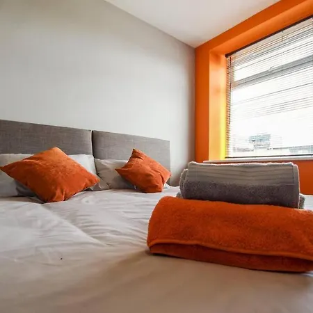 Primeee Location! - Modern Apartment Bristol