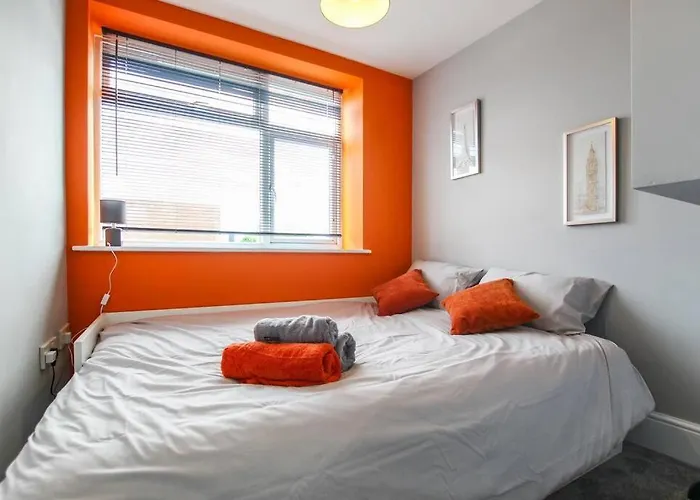 Primeee Location! - Modern *