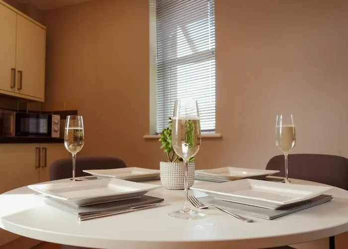 Primeee Location! - Modern Bristol